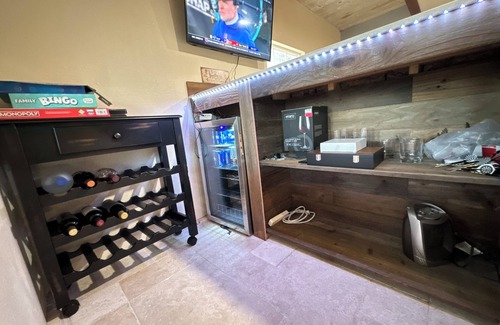 Altaville Cabin | LakeMont Pines Cozy 3-bedroom cabin in Arnold with AC, WiFi, Pool Table and More