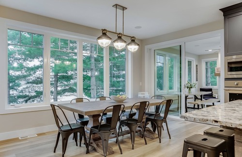 Mayfield House | 🏞️ Lakemore Resort - New Luxury Navy Home w/Infinity Hot Tub