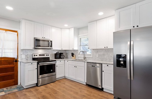 Emerson House | Lakepoint Bunk House, 1 Mile from Lakepoint Sports