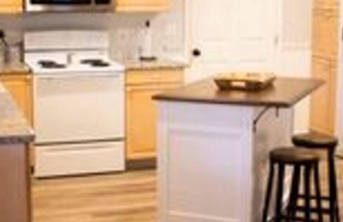 Cartersville House | LakePoint Retreat- pool open May-September View calendar