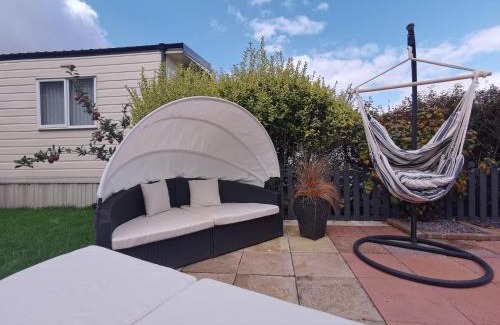 Overstone House | Lakes and woodlands Overstone Holiday Park