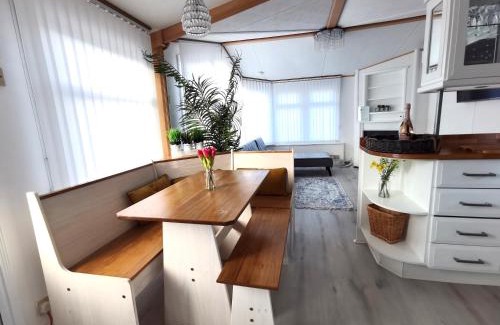 Overstone House | Lakes and woodlands Overstone Holiday Park