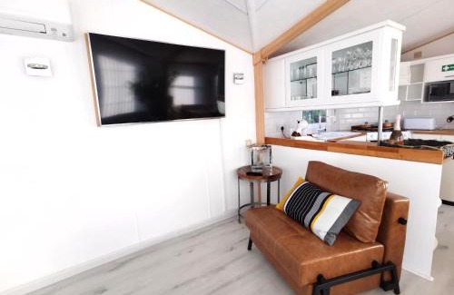 Overstone House | Lakes and woodlands Overstone Holiday Park