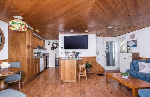 Lochmere House | Lakes Edge Lodge waterfront on Lake Winnisquam! Dock and sandy beach!