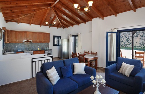 Kavallos Villa | Lakescape Villa in Kournas - AMAZING VIEW!