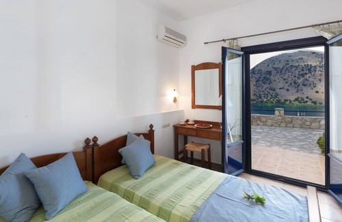 Kavallos Villa | Lakescape Villa in Kournas - AMAZING VIEW!