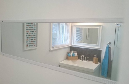 Fort Erie House | Lakeshore Lodge 2 Bedroom Private Guest Suite (high speed internet)