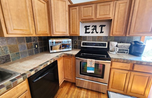 Lexington Apartment | Lakeshore Loft - Spacious Apartment, Walking Distance to Private Beach Access