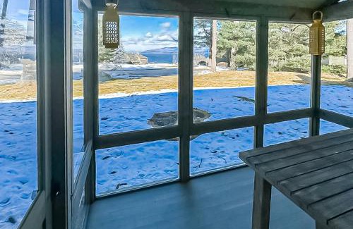 Gilford House | Lakeshore Retreat