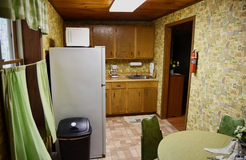 Rhinelander Cabin | Lakeside 1 Bedroom Cabin, Sleeps 4+