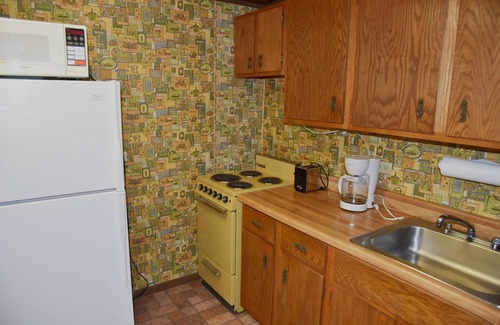 Rhinelander Cabin | Lakeside 1 Bedroom Cabin, Sleeps 4+
