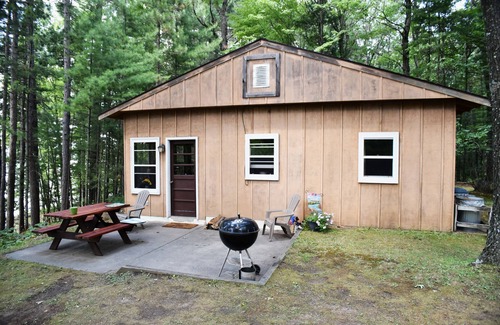 Rhinelander Cabin | Lakeside 1 Bedroom Cabin, Sleeps 4+