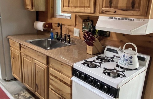 Naples Cottage | Lakeside 1 bedroom cottage sleeps up to 4. Perfect serenity in Naples. Wifi