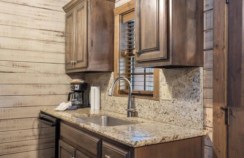 Indian Point Cabin | Lakeside 2bd/2ba cabin, sleeps 6. Free Use of Kayaks-Ticket DEALS and Resort Perks!