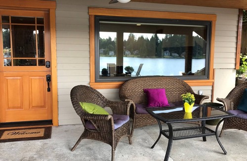Woodinville House | Lakeside Apartment - Picturesque and Peaceful