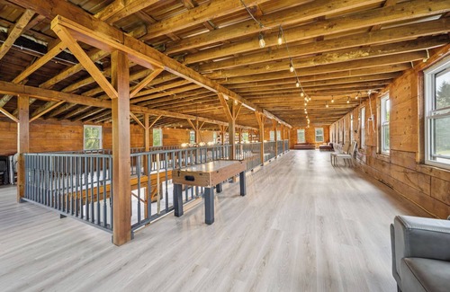 Liberty Resort | Lakeside Barn Estate- 3 Cozy Homes+Pool+Hot Tub!