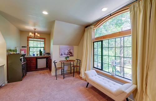 Wishon Apartment | 'Lakeside Bear Lodge' Studio: 9 Mi to Bass Lake!
