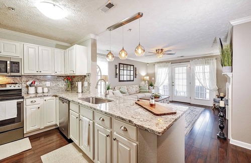 Westover Condo | Lakeside Bliss – 3BR Condo with Stunning Views