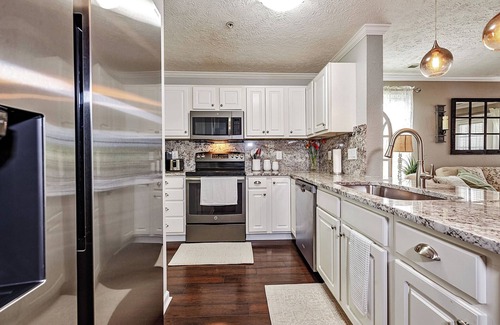 Westover Condo | Lakeside Bliss – 3BR Condo with Stunning Views