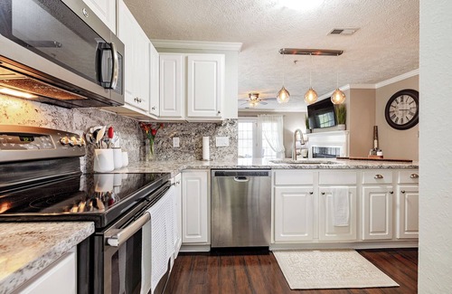 Westover Condo | Lakeside Bliss – 3BR Condo with Stunning Views