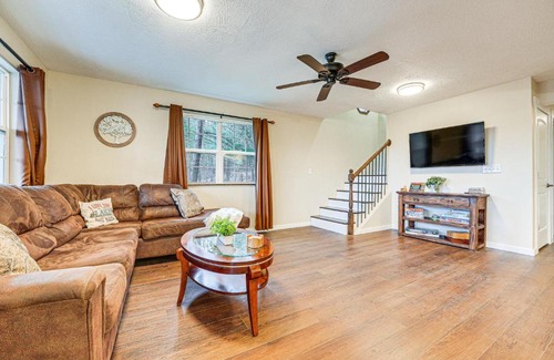 Blue Eye House | Lakeside Blue Eye Escape with Game Room and Hot Tub!