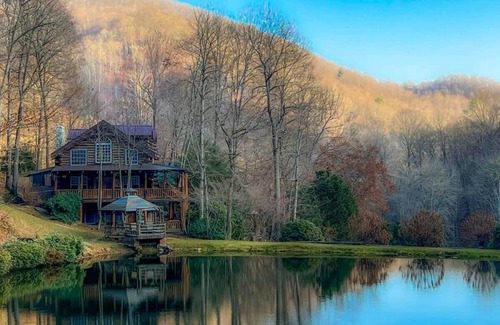 Mars Hill House | Lakeside Cabin - 2 Fireplaces-Hot Tub~Sauna~Games