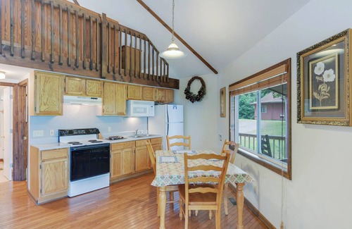 Ellijay Cabin | Lakeside Cabin #7 at Carters Lake Marina, includes a boat slip at the marina