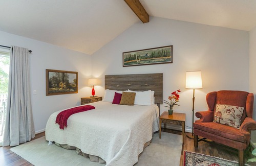 Gallatin House | Lakeside Cabin Guest Quarters-Boating, Canoeing, Kayaking, Paddlbrd'g, Swimming!