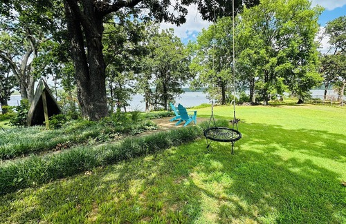 Wagoner House | Lakeside cabin with beautiful lake view, hot tub, and .5 mi from beach & marina
