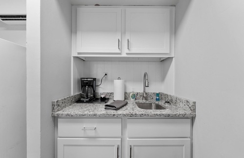 Indian Point Condo | Lakeside Comfort: Your Perfect Getaway!