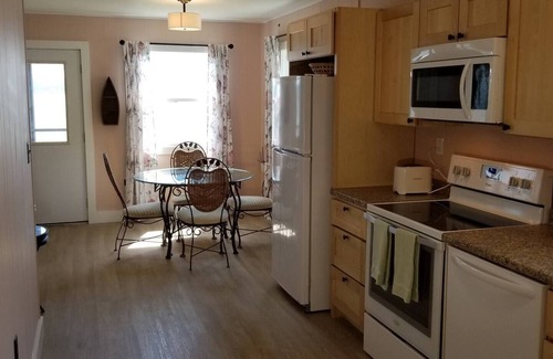 Frankfort Cottage | Lakeside Cottage #2, Waterfront on Upper Herring Lake, AC, Kayaks, SUPs, Rowboat