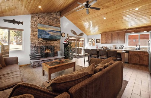 Big Bear Lake Cabin | Lakeside Cottage - Charming Retreat