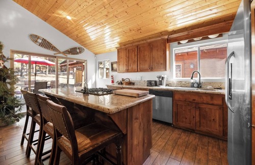 Big Bear Lake Cabin | Lakeside Cottage - Charming Retreat