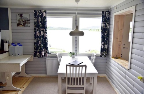 Skaulo House | Lakeside cottage in Lapland with great view