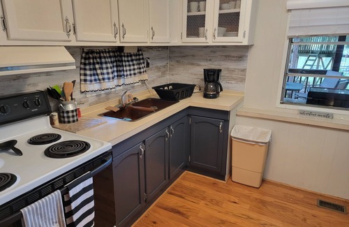 Guntersville Cottage | Lakeside Cottage on Lake Guntersville. AL