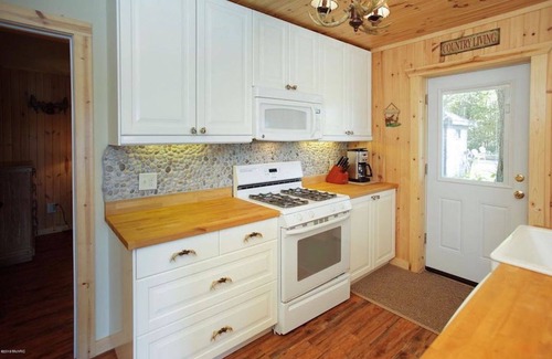 Allegan House | Lakeside Cottage & Private Cabin
