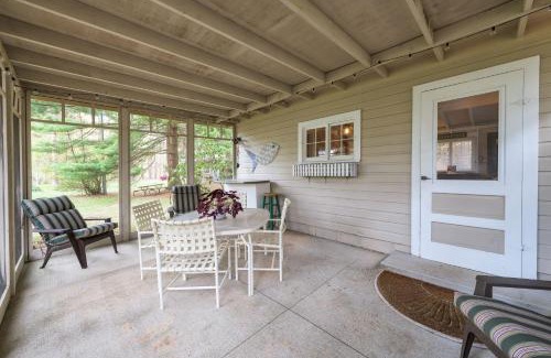 Fennville House | Lakeside Cottage - Right across of Westside County Park with lake access