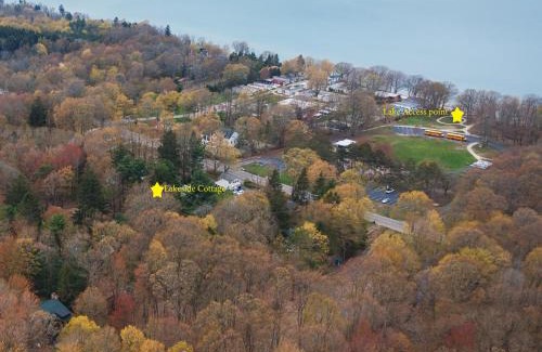 Fennville House | Lakeside Cottage - Right across of Westside County Park with lake access