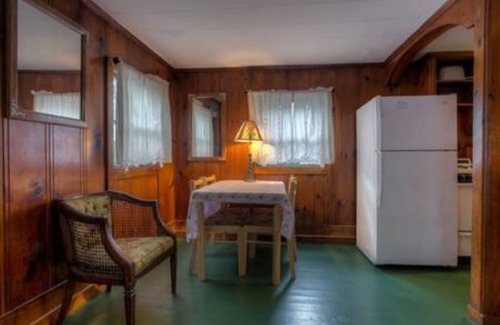 Holderness Cottage | Lakeside Cottage with Kitchen