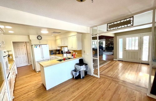 Altaville House | Lakeside, Countryside & Winery Property