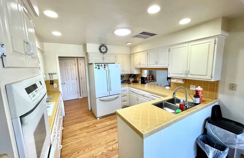 Altaville House | Lakeside, Countryside & Winery Property
