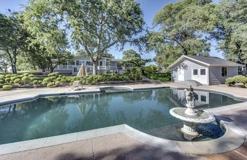 Altaville House | Lakeside, Countryside & Winery Property