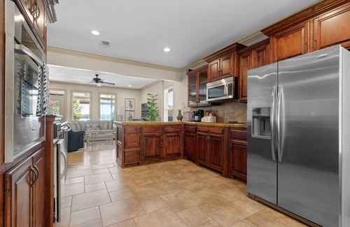 Lakeland House | Lakeside Cove - Lakefront Home