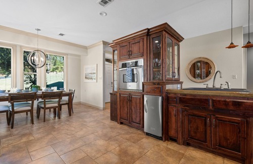 Lakeland House | Lakeside Cove - Lakefront Home