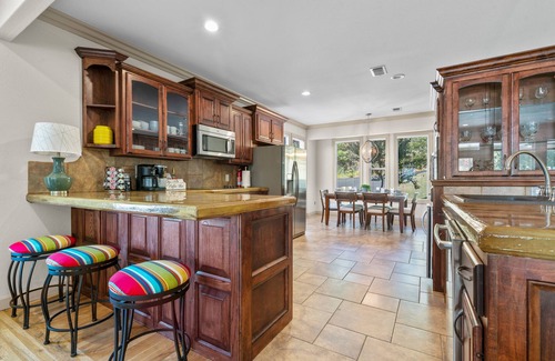 Lakeland House | Lakeside Cove - Lakefront Home