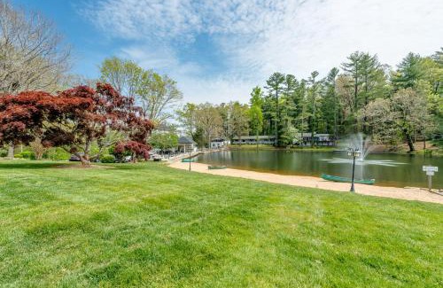 Flat Rock Hotel | Lakeside Delight - Unit 302
