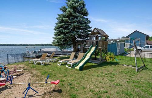 Mayfield Apartment | Lakeside Double Queen Suite Upper-Level Retreat