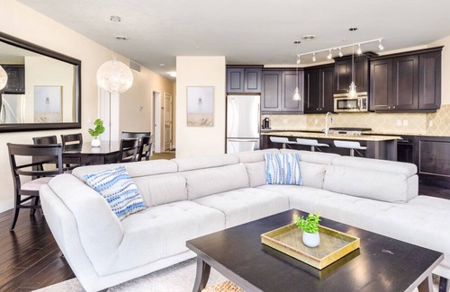 Westbank Condo | Lakeside Elegance: 3-Bedroom Condo at Barona Beach