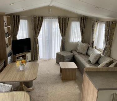 Overstone Resort | Lakeside Escape Modern 2 Bedroom Holiday Home