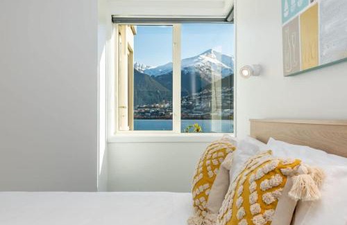Kelvin Heights House | Lakeside Escape